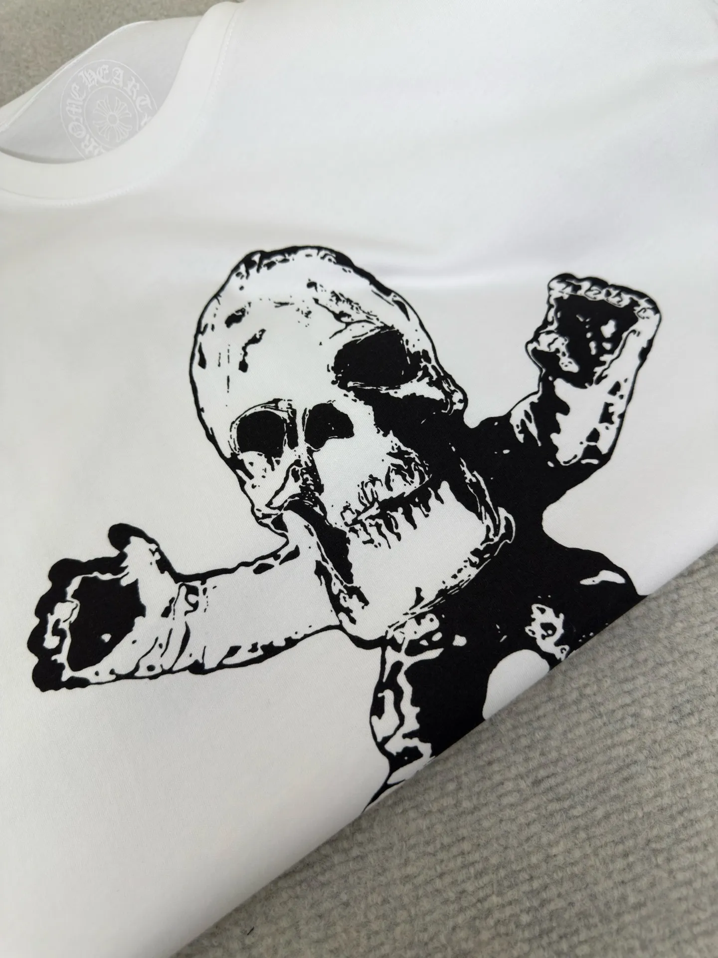 P240 Chrome Hearts FOTI Skull Print Tee Authentic Open Edition - Physical Counter - Top Luxury Quality 🆚 Instant sale of all versions on the market Fabric is made of 26 weave 200g cotton material Printing uses black ink Water slurry printing Customized supporting accessories Size S M L